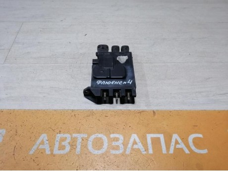 Fluence №4 блок предохранителей плюсовой клеммы аккумулятора