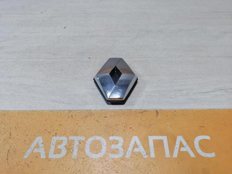 Fluence №4 эмблема переднего бампера