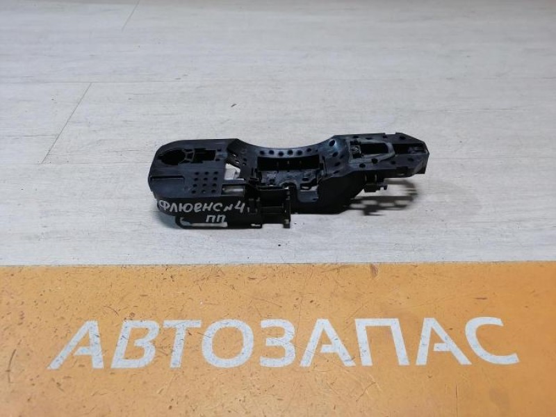 Fluence №4 кронштейн ручки двери правый