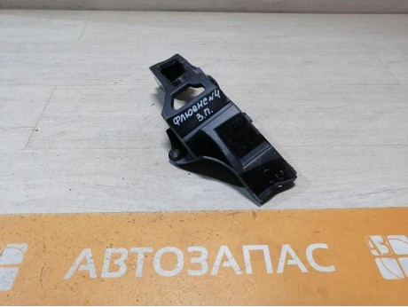 Fluence №4 крепление заднего бампера под фонарь правое