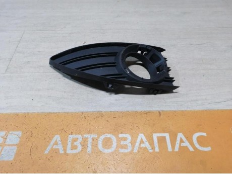 Fluence №4 накладка противотуманки правая