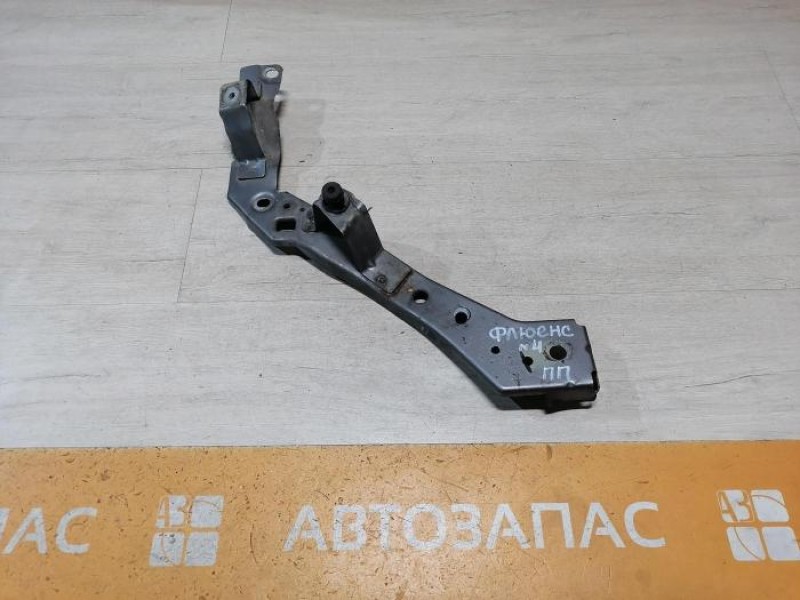 Fluence №4 кронштейн телевизора правый деф