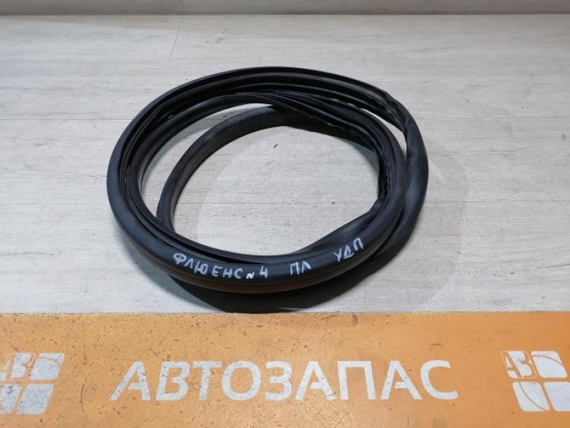 Fluence №4 уплотнитель дверного проема передний левый