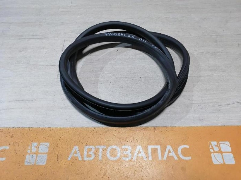 Fluence №4 уплотнитель дверного проема передний правый