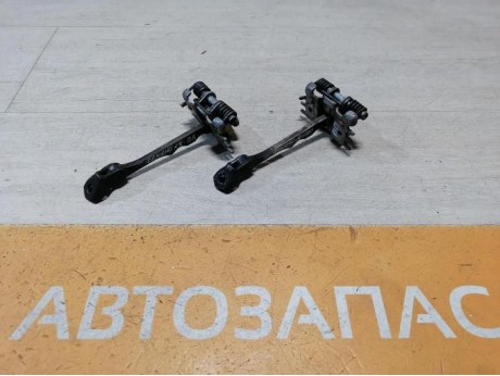 Fluence №4 ограничитель двери передний