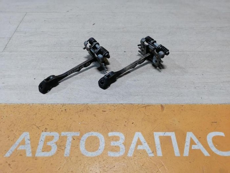 Fluence №4 ограничитель двери передний