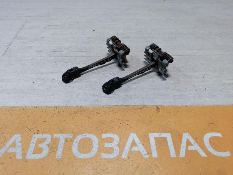 Fluence №4 ограничитель двери задний