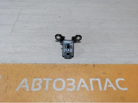 Fluence №4 петля двери верхняя левая