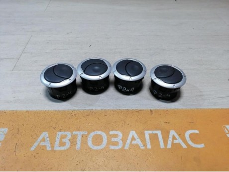 Logan ф2 №4 дефлектор торпедо