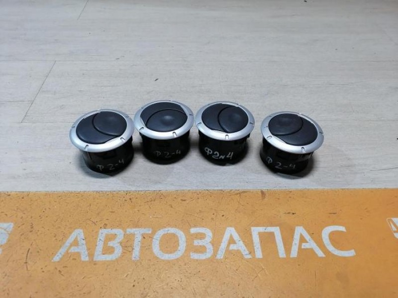 Logan ф2 №4 дефлектор торпедо