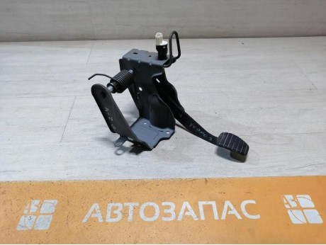 Logan ф2 №4 педаль тормоза