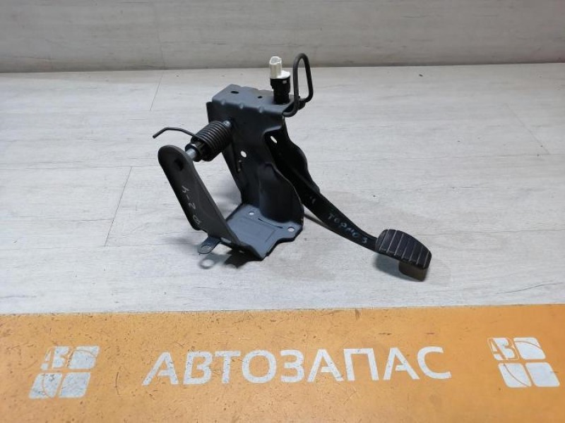 Logan ф2 №4 педаль тормоза