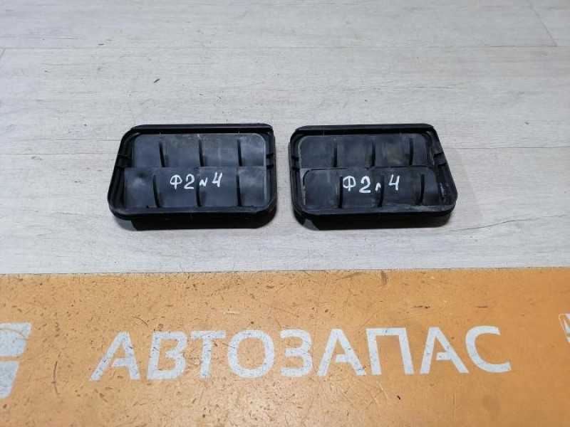 Logan ф2 №4 решетка вентиляции багажника