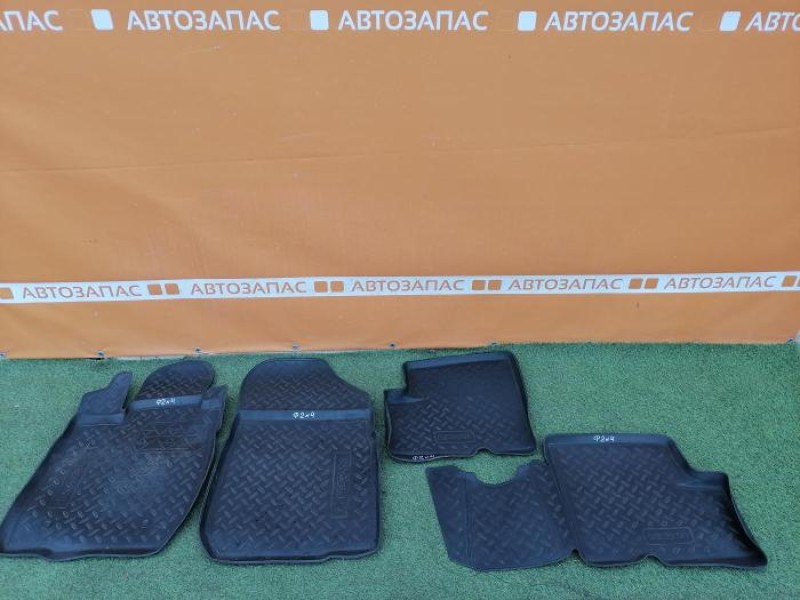 Logan ф2 №4 коврик салона