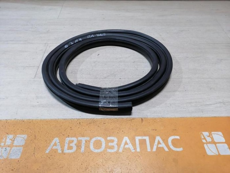 Logan ф2 №4 уплотнитель дверного проема передний левый деф