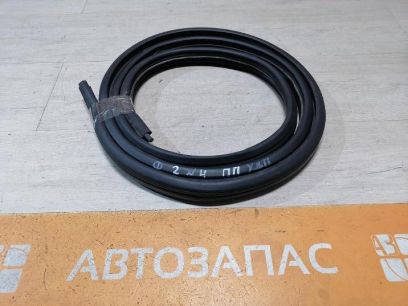 Logan ф2 №4 уплотнитель дверного проема передний правый