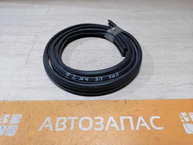 Logan ф2 №4 уплотнитель дверного проема задний правый