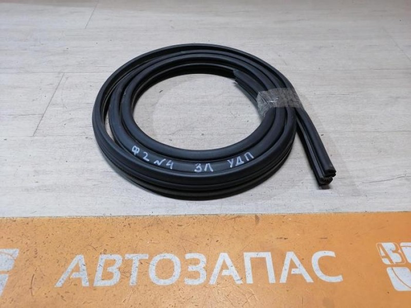 Logan ф2 №4 уплотнитель дверного проема задний левый