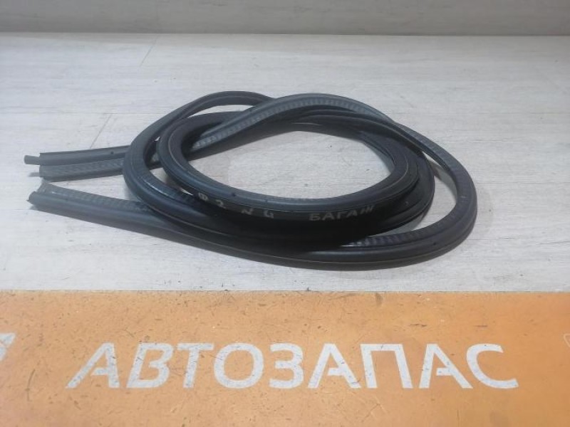 Logan ф2 №4 уплотнитель багажника
