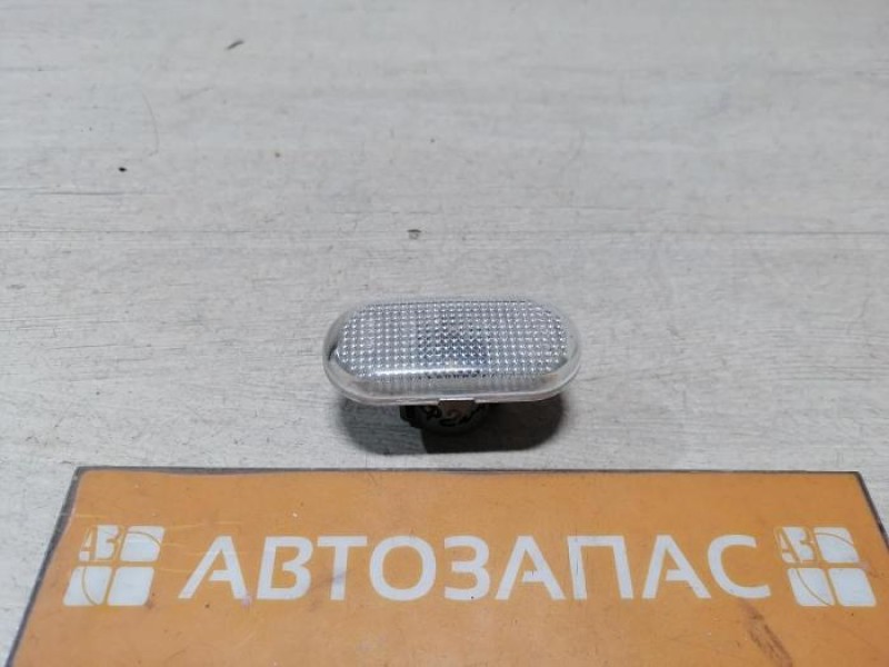 Logan ф2 №4 повторитель поворота в крыло