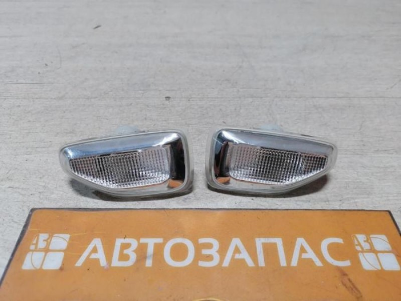 Logan №51 повторитель поворота в крыло левый