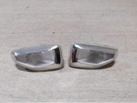 Logan №51 повторитель поворота в крыло правый