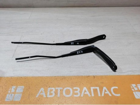 Logan №51 поводок дворника левый