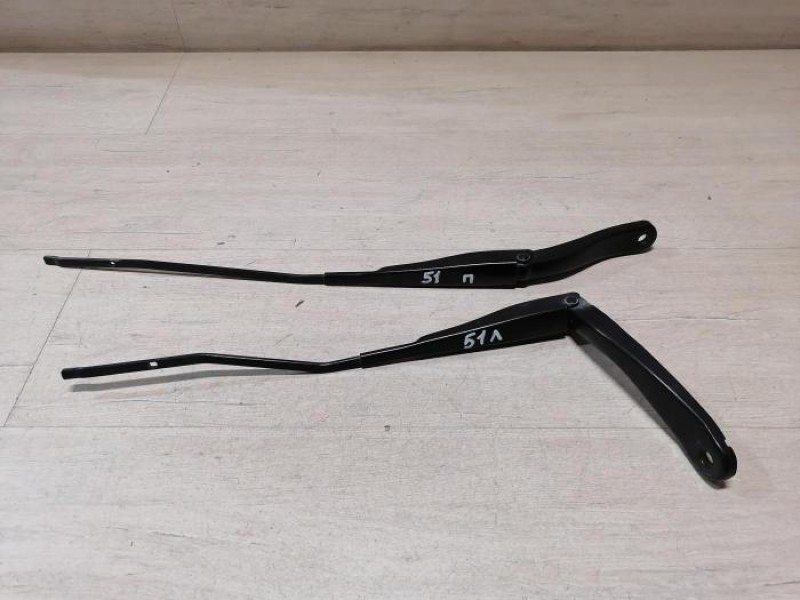 Logan №51 поводок дворника правый