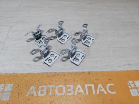 Sandero №16 петля двери