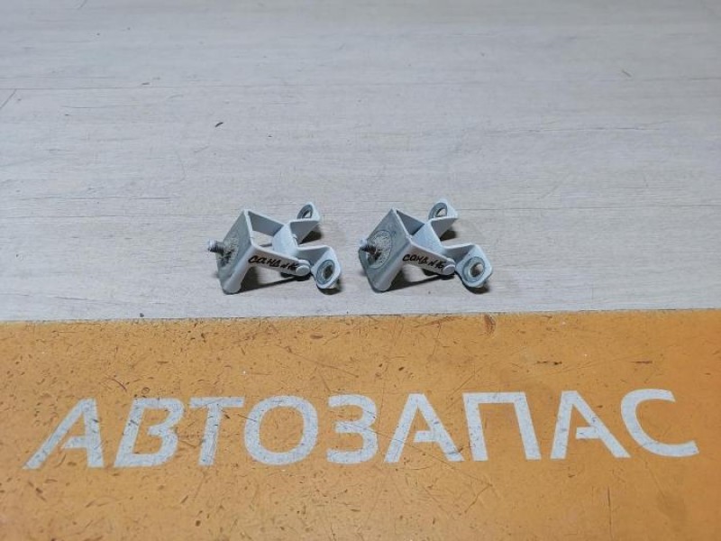 Sandero №16 петля багажника