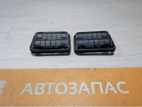 Sandero №16 решетка вентиляции багажника