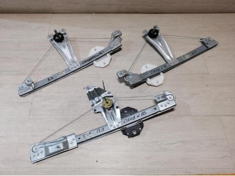 Sandero №16 стеклоподъемник задний правый мех