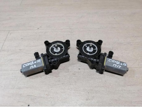 Sandero №16 моторчик стеклоподъемника правый