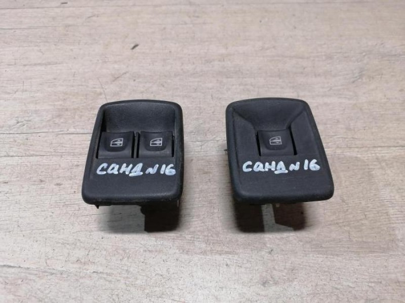 Sandero №16 кнопка стеклоподъемника