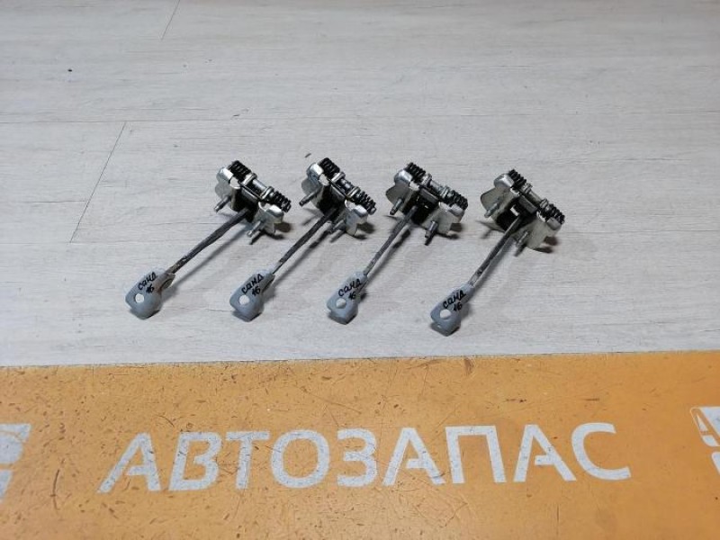 Sandero №16 ограничитель двери