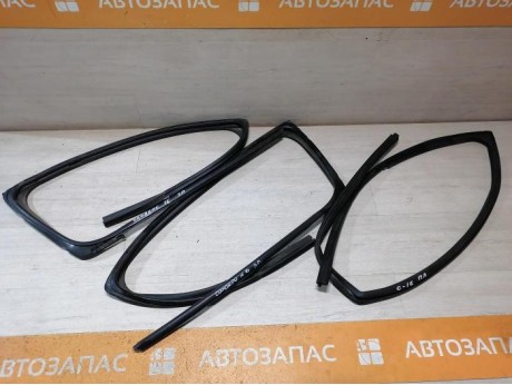 Sandero №16 бархотка наружная задняя левая