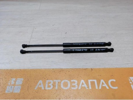 Sandero №18 амортизатор крышки багажника