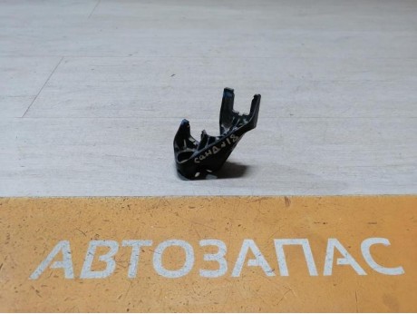 Sandero №18 фиксатор тросов кулисы кронштейн
