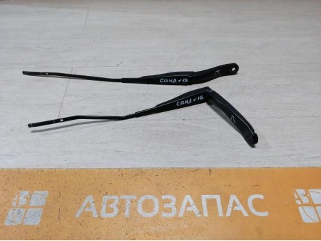 Sandero №18 поводок дворника левый