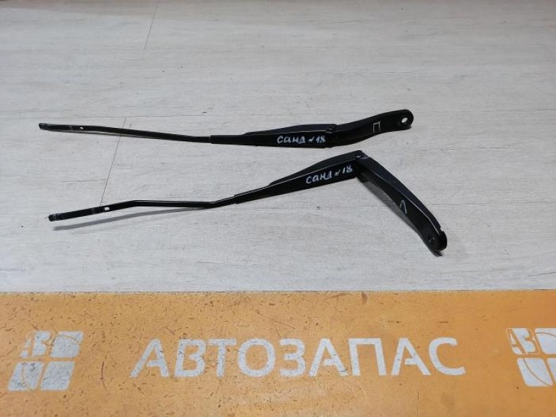 Sandero №18 поводок дворника левый
