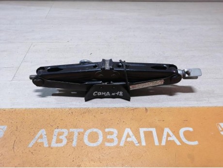 Sandero №18 домкрат