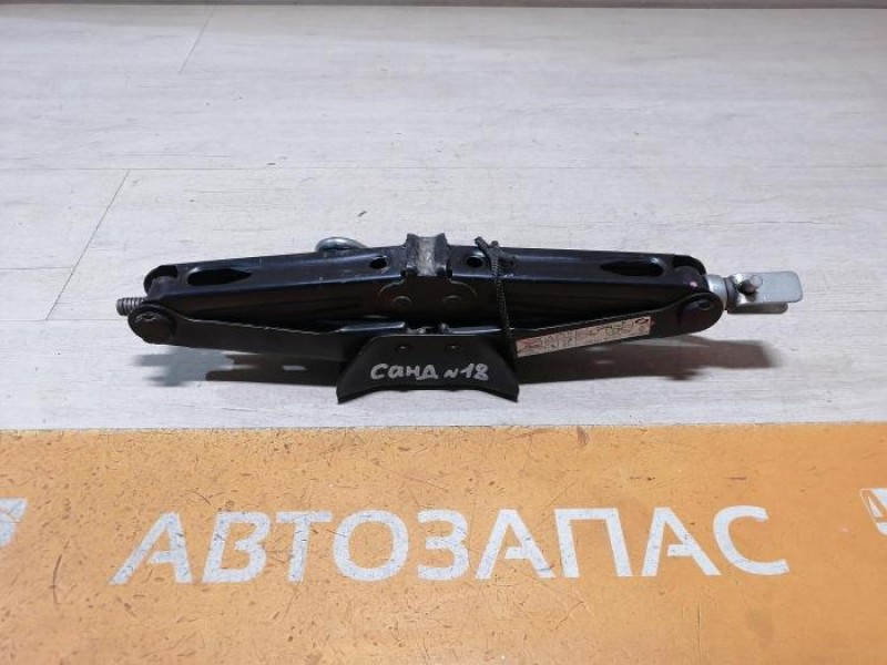 Sandero №18 домкрат
