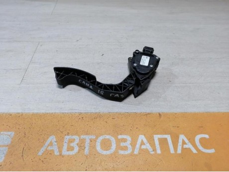 Sandero №18 педаль газа