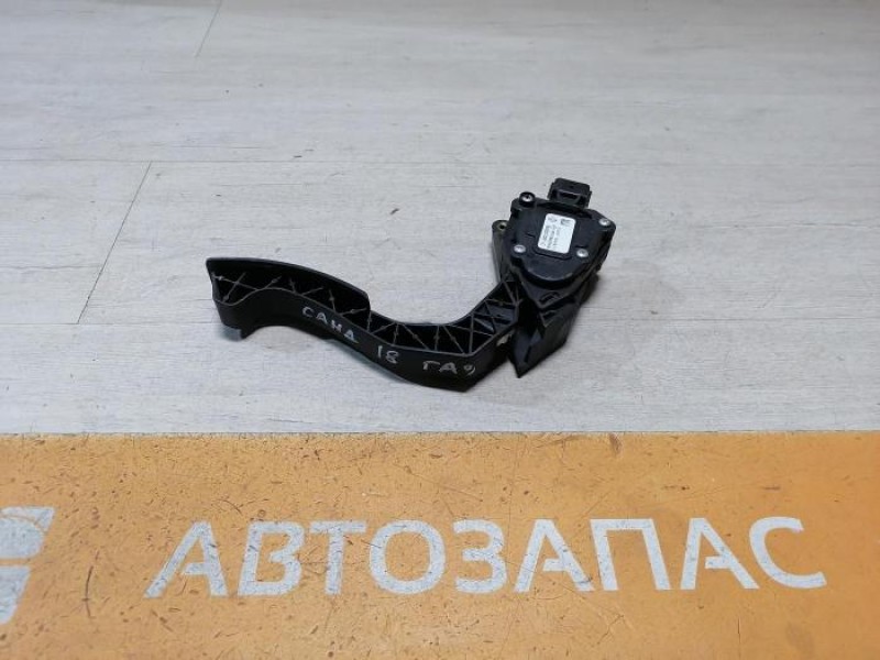 Sandero №18 педаль газа