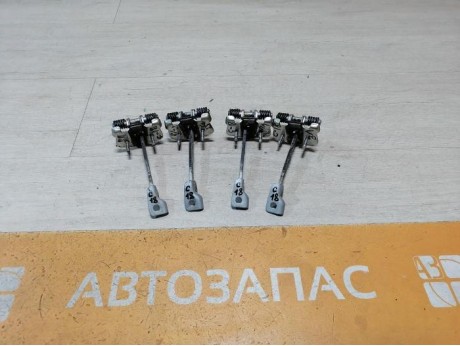 Sandero №18 ограничитель двери