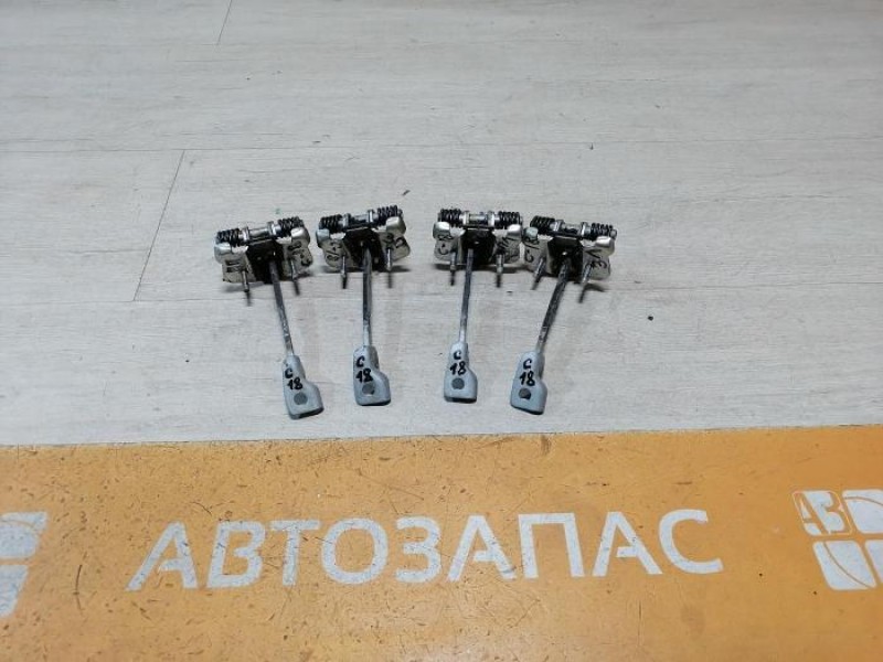 Sandero №18 ограничитель двери