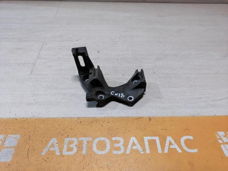 Sandero №18 кронштейн генератора H4M