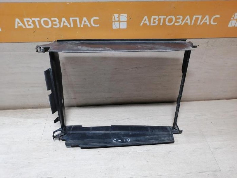 Sandero №18 дефлектор радиатора