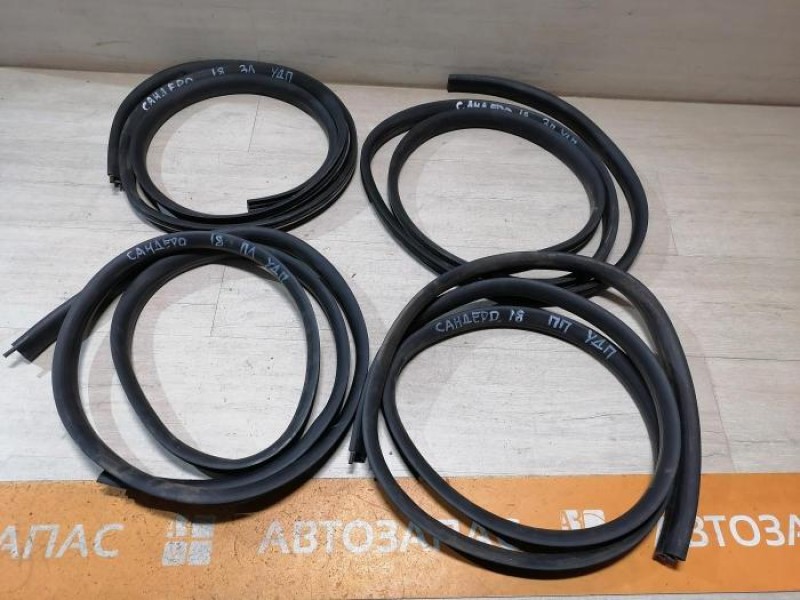 Sandero №18 уплотнитель дверного проема передний левый