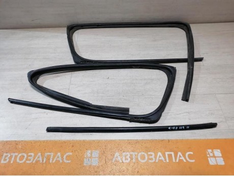 Sandero №18 бархотка наружная задняя левая